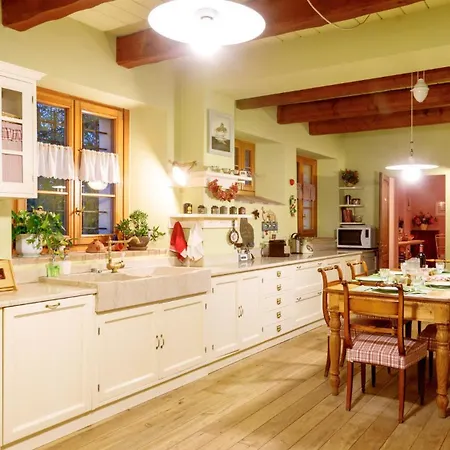 Villa La Tana Del Ghiro 18, Emma Ravenna