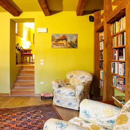 Villa La Tana Del Ghiro 18, Emma *