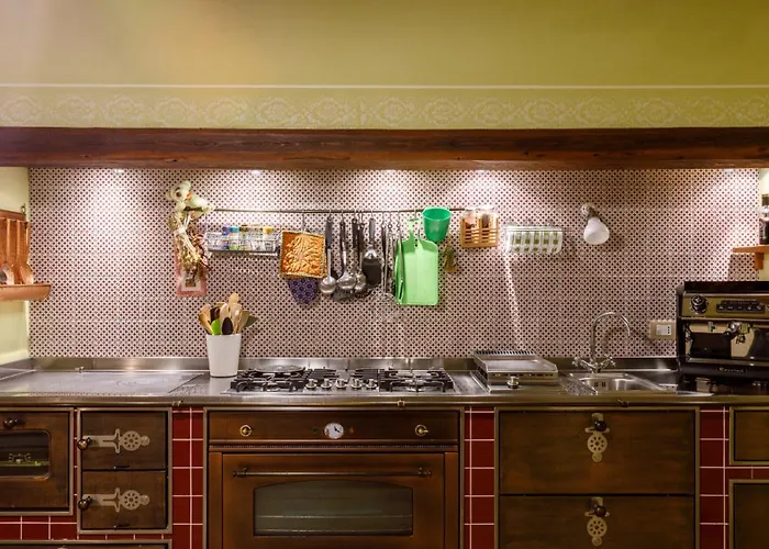 La Tana Del Ghiro 18, Emma Vila *