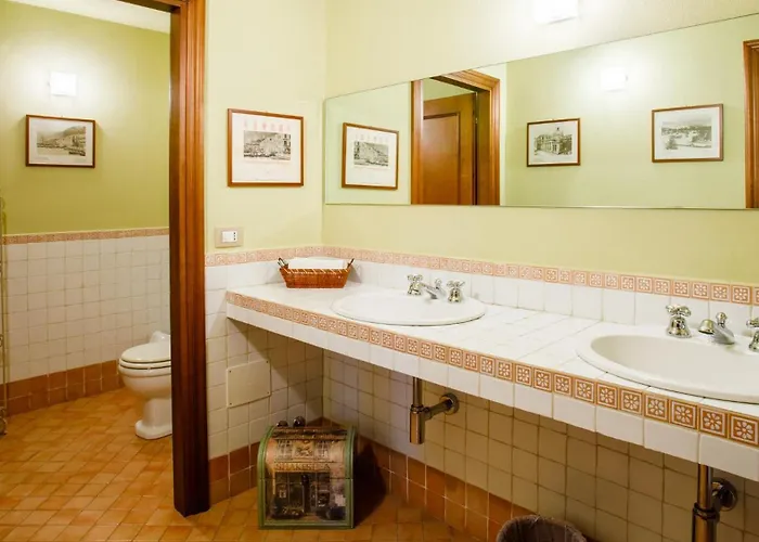 La Tana Del Ghiro 18, Emma Vila